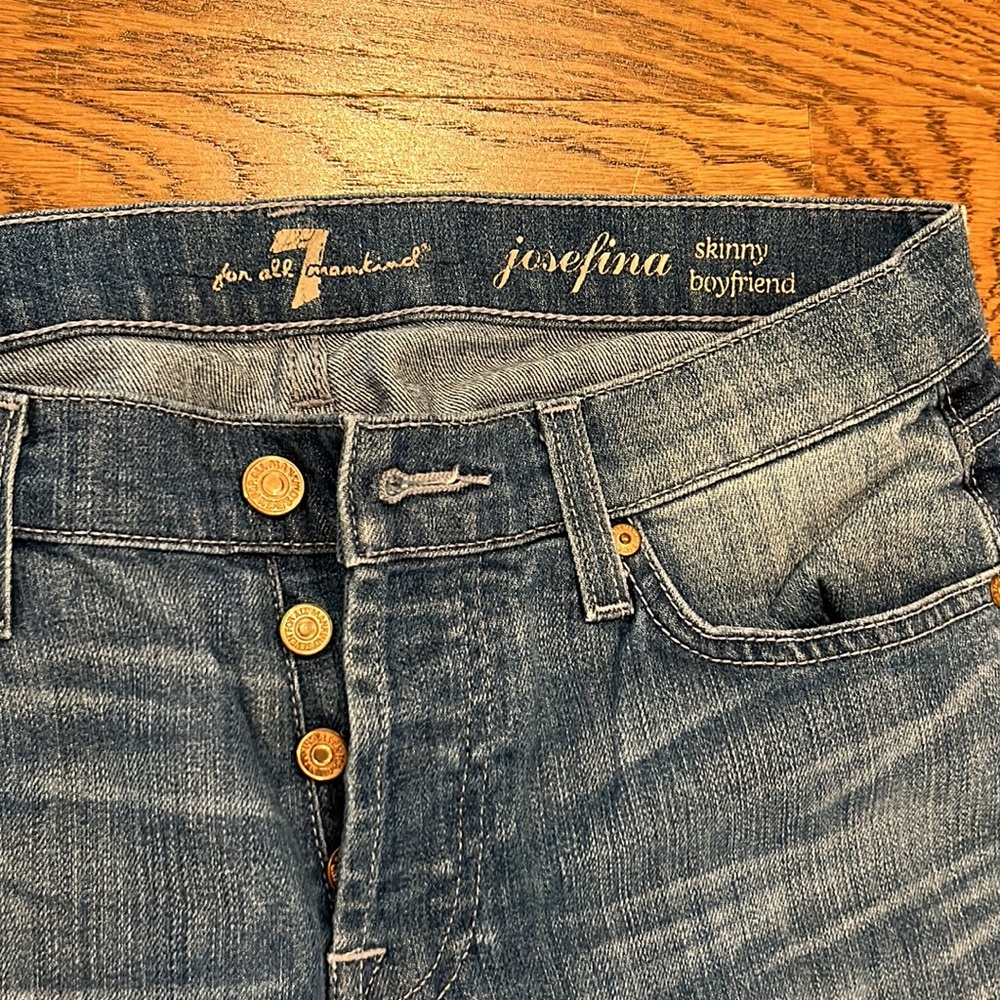 7 For All Mankind Josefina Skinny Boyfriend Jeans. Size 28